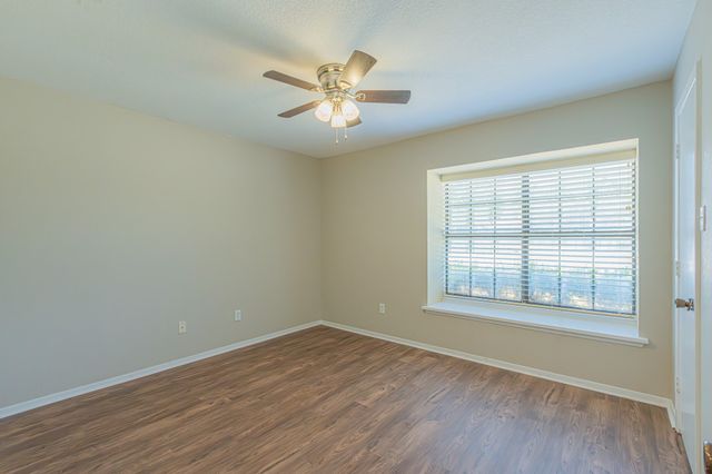 1015 Meadowlark Lane, Granbury, TX 76048