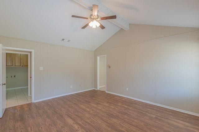1015 Meadowlark Lane, Granbury, TX 76048