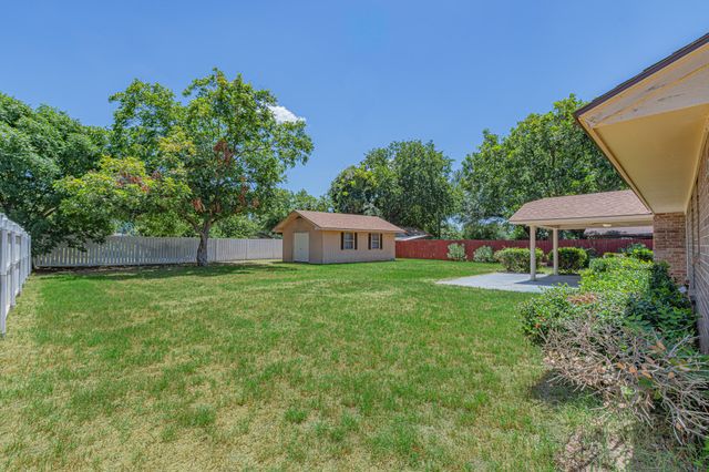 1015 Meadowlark Lane, Granbury, TX 76048