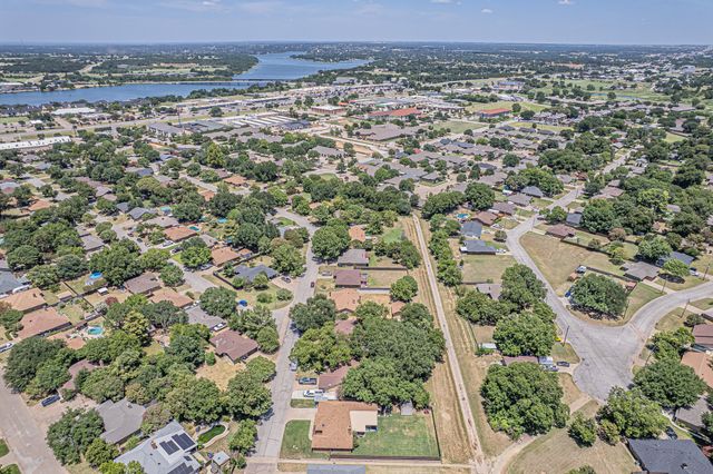 1015 Meadowlark Lane, Granbury, TX 76048