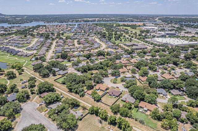 1015 Meadowlark Lane, Granbury, TX 76048