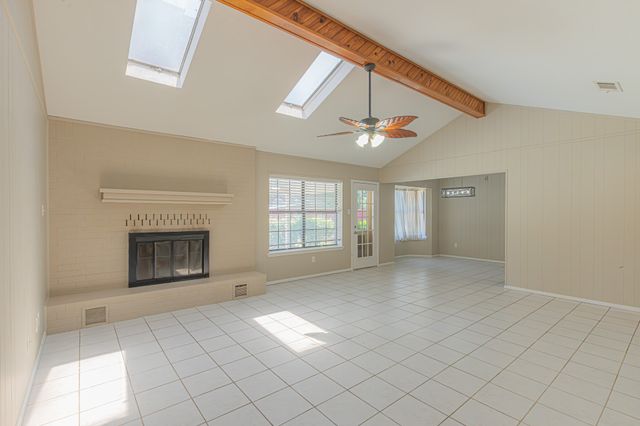 1015 Meadowlark Lane, Granbury, TX 76048
