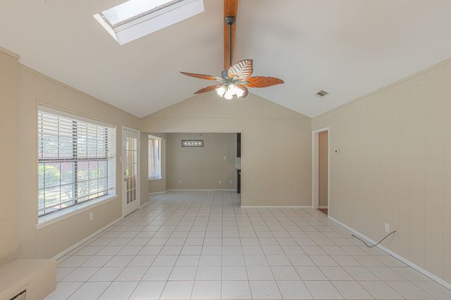 1015 Meadowlark Lane, Granbury, TX 76048