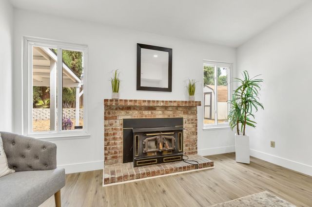 7843 Deer Creek Dr, Sacramento, CA 95823