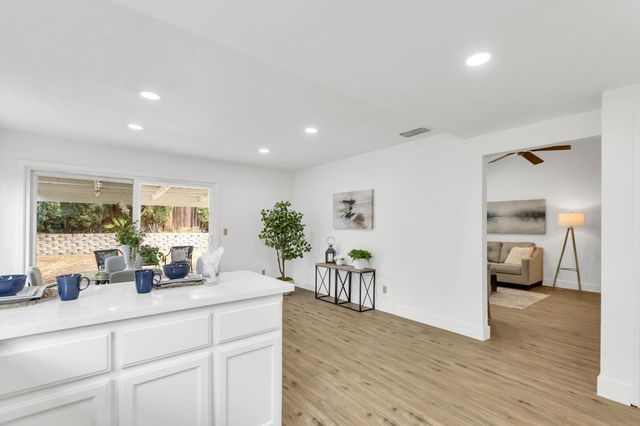 7843 Deer Creek Dr, Sacramento, CA 95823