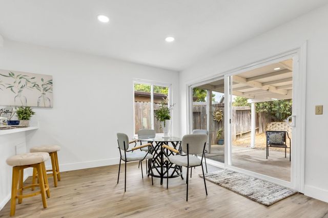 7843 Deer Creek Dr, Sacramento, CA 95823