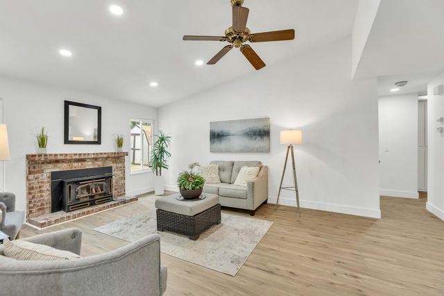 7843 Deer Creek Dr, Sacramento, CA 95823