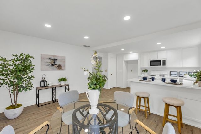 7843 Deer Creek Dr, Sacramento, CA 95823