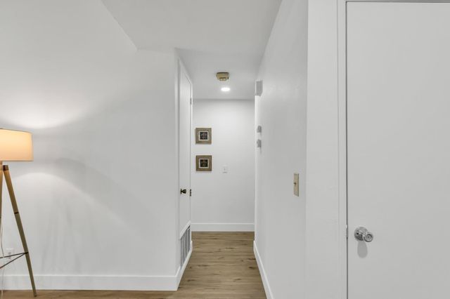 7843 Deer Creek Dr, Sacramento, CA 95823