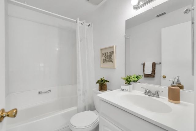 7843 Deer Creek Dr, Sacramento, CA 95823