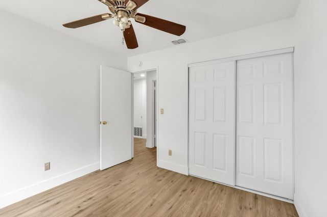 7843 Deer Creek Dr, Sacramento, CA 95823