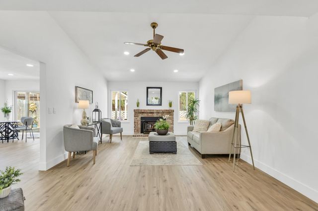 7843 Deer Creek Dr, Sacramento, CA 95823