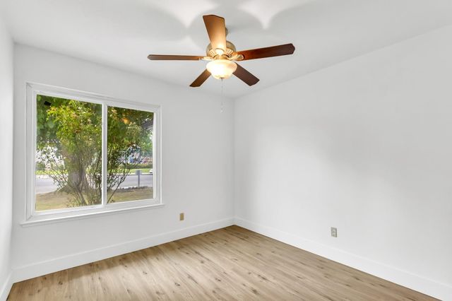 7843 Deer Creek Dr, Sacramento, CA 95823