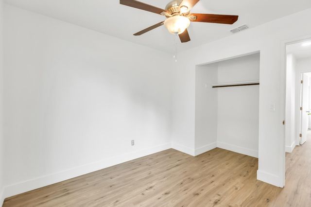 7843 Deer Creek Dr, Sacramento, CA 95823