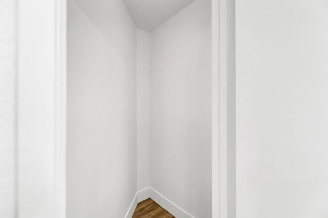 7843 Deer Creek Dr, Sacramento, CA 95823