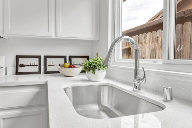 7843 Deer Creek Dr, Sacramento, CA 95823