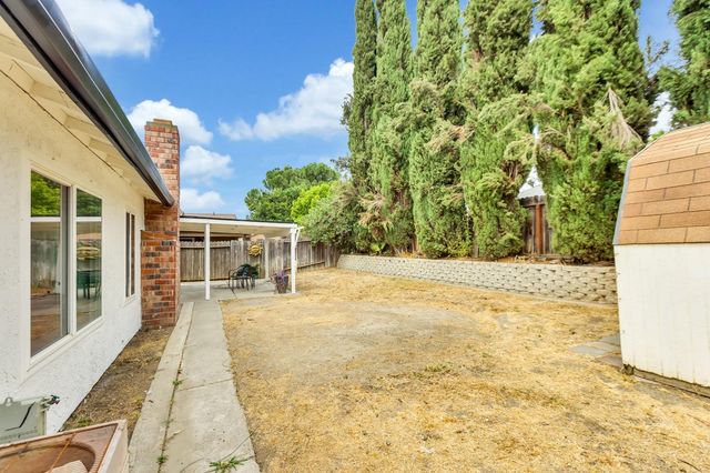 7843 Deer Creek Dr, Sacramento, CA 95823