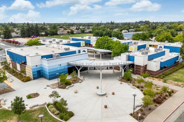 7843 Deer Creek Dr, Sacramento, CA 95823