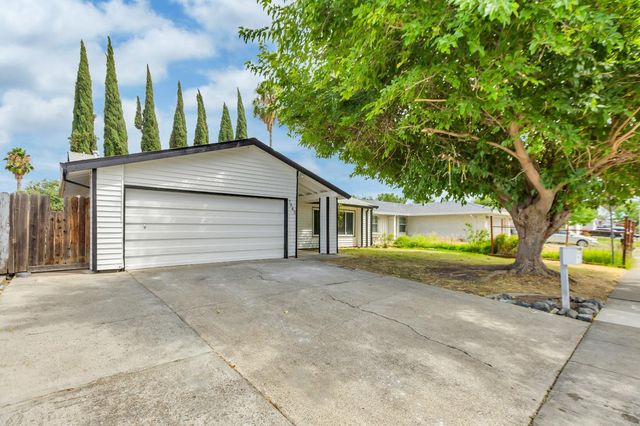 7843 Deer Creek Dr, Sacramento, CA 95823