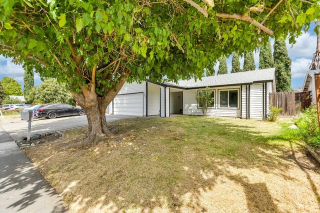 7843 Deer Creek Dr, Sacramento, CA 95823