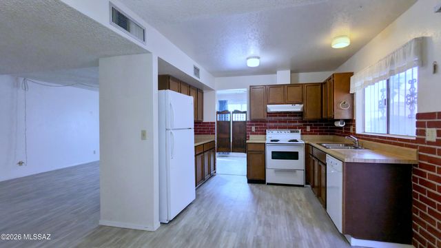 3635 S Santee Avenue, Tucson, AZ 85730