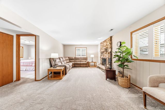 13764 W Deervalley Drive, Homer Glen, IL 60491