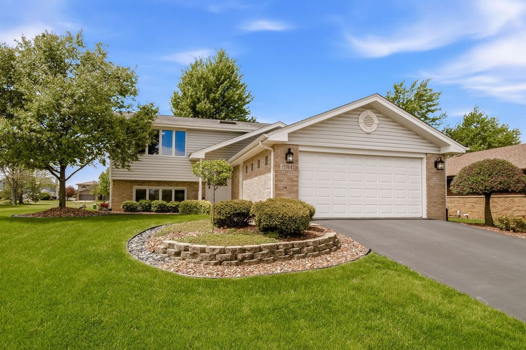 13764 W Deervalley Drive, Homer Glen, IL 60491