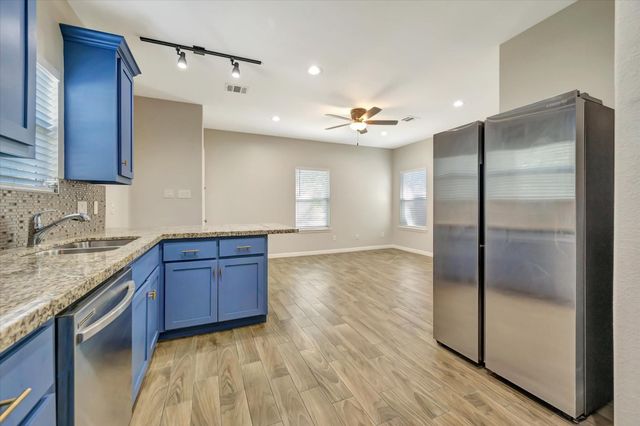 904 W Sealy Street A, Alvin, TX 77511