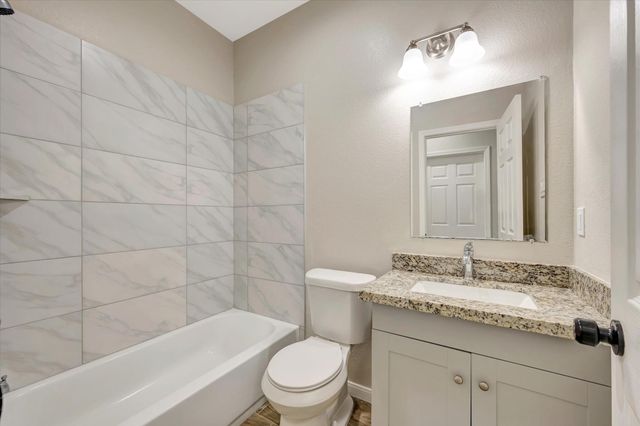 904 W Sealy Street A, Alvin, TX 77511