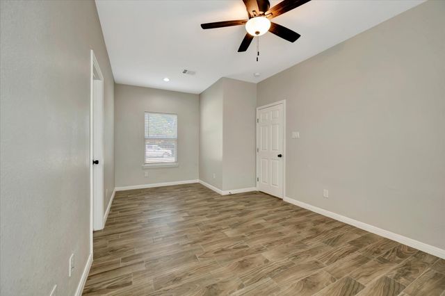904 W Sealy Street A, Alvin, TX 77511