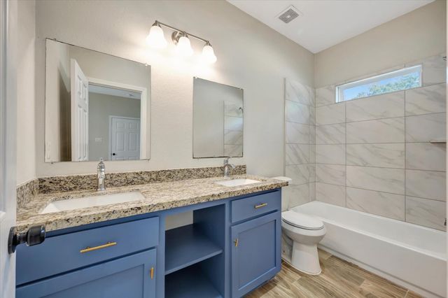 904 W Sealy Street A, Alvin, TX 77511