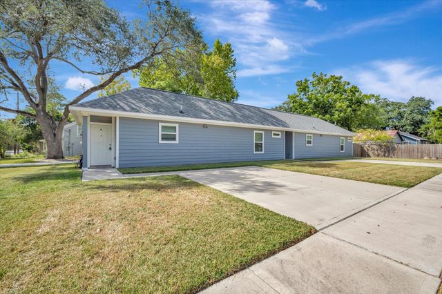 904 W Sealy Street A, Alvin, TX 77511
