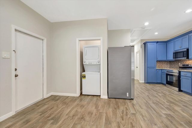 904 W Sealy Street A, Alvin, TX 77511