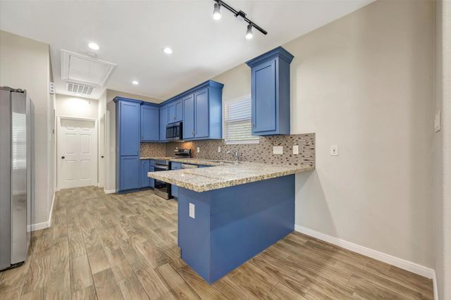904 W Sealy Street A, Alvin, TX 77511