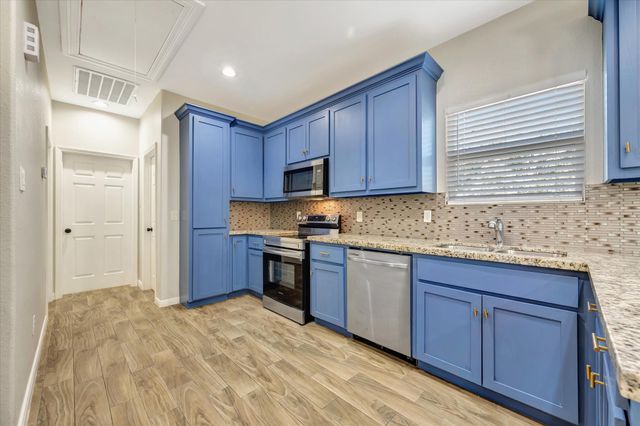 904 W Sealy Street A, Alvin, TX 77511