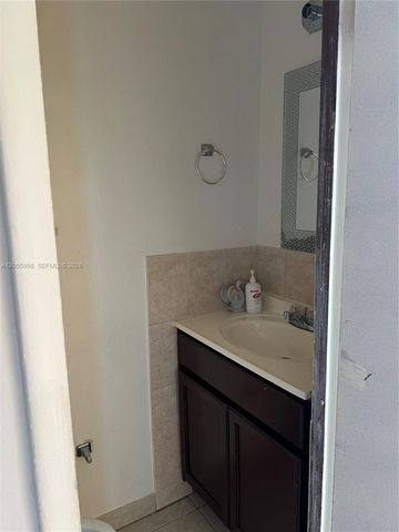 5950 NW 29th Place 109, Sunrise, FL 33313