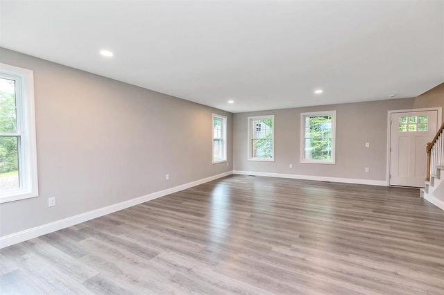 10 Phyllis Avenue, Raymond, NH 03077