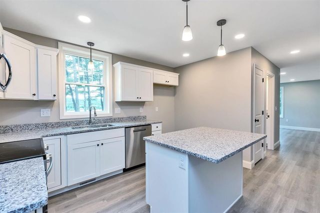 10 Phyllis Avenue, Raymond, NH 03077