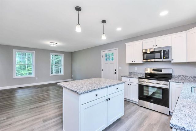 10 Phyllis Avenue, Raymond, NH 03077