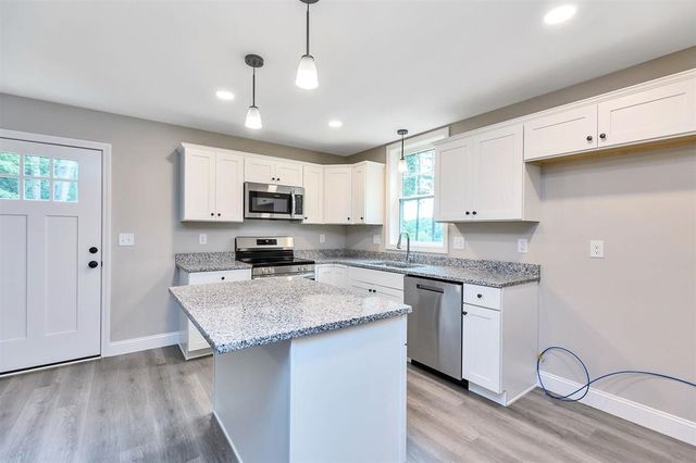 10 Phyllis Avenue, Raymond, NH 03077