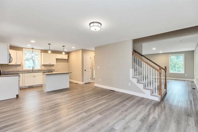 10 Phyllis Avenue, Raymond, NH 03077