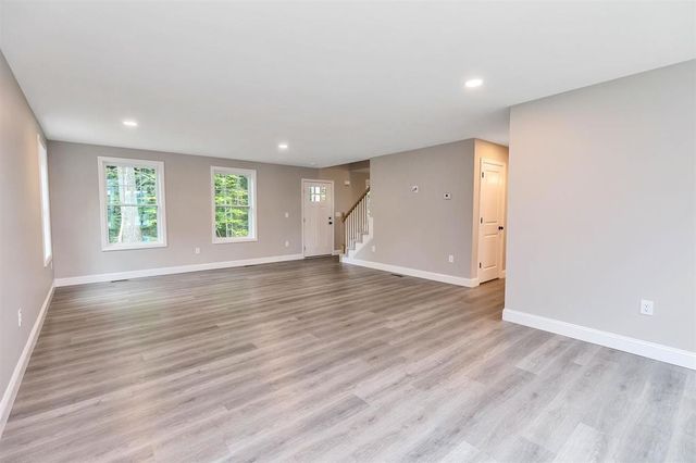 10 Phyllis Avenue, Raymond, NH 03077