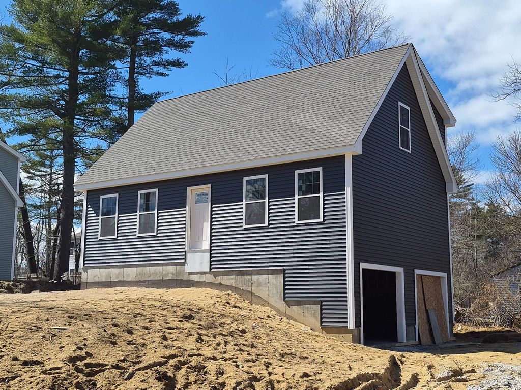 10 Phyllis Avenue, Raymond, NH 03077