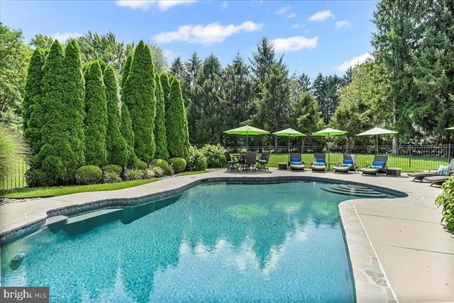 882 SHAVERTOWN RD, Garnet Valley, PA 19060