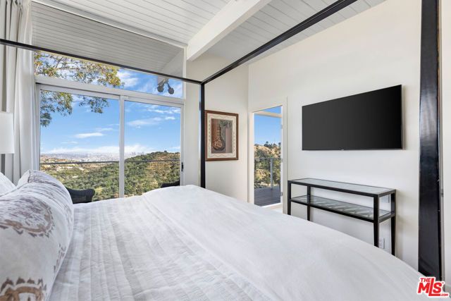 8656 Skyline Drive, Los Angeles, CA 90046
