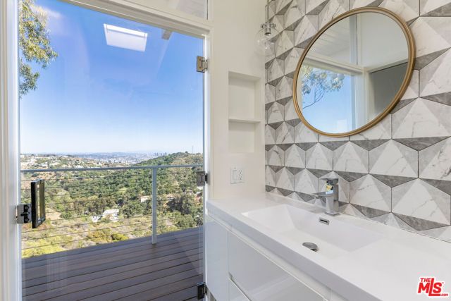 8656 Skyline Drive, Los Angeles, CA 90046