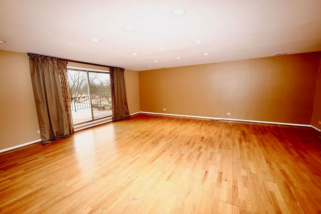 3950 Dundee Road 302, Northbrook, IL 60062