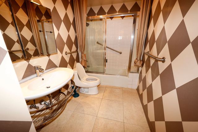 3950 Dundee Road 302, Northbrook, IL 60062