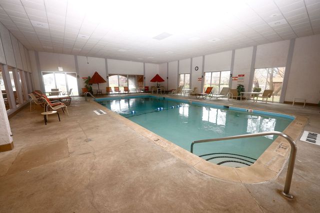 3950 Dundee Road 302, Northbrook, IL 60062