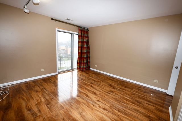 3950 Dundee Road 302, Northbrook, IL 60062